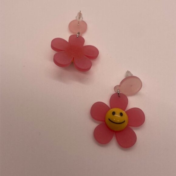 ⭐️❤️ FREE Smile Flower Hipster Hippie Art Chic Glam Vaca Happy Abstract Earrings - Picture 5 of 10